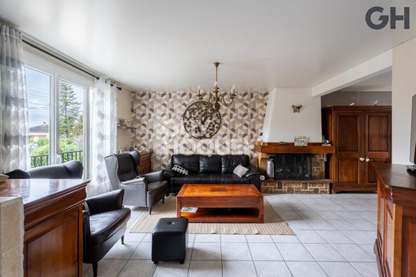 MAISON DE 5 PIECES AVEC SOUS-SOL  (98 m²) À SOISY-SUR-SEINE