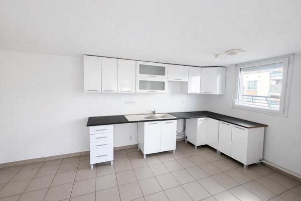 Élégant 3 pièces avec terrasse plein sud – DPE C – Parking