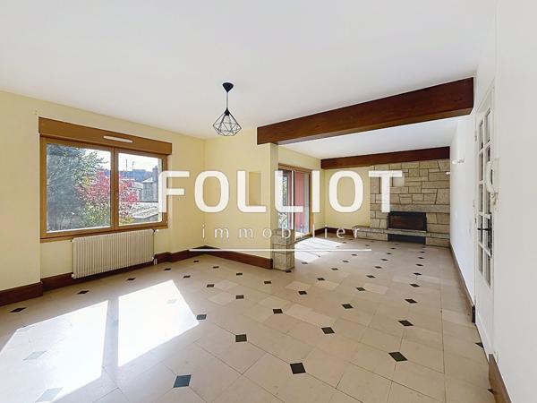 A LOUER : Maison 5 Pièces Fougeres - Ref 2560AB