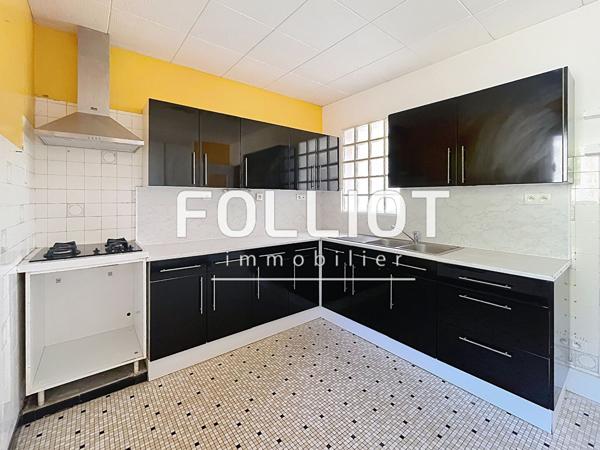 A LOUER : Maison 5 Pièces Fougeres - Ref 2560AB