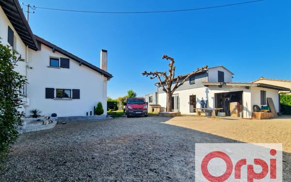 Maison à vendre    5 pièces • 205 m2 Castelnau-d'Estrétefonds