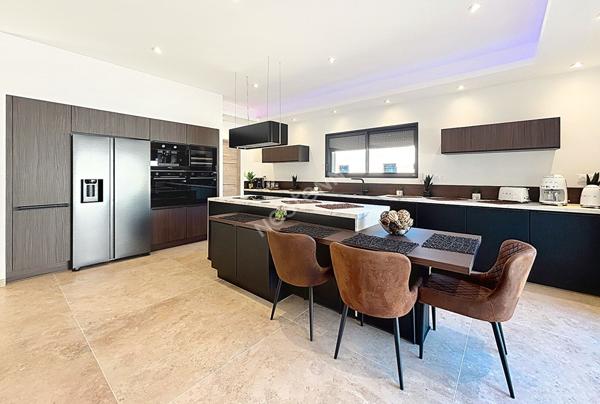 Maison de plain pied secteur St Martial Montauban 6 pièce(s) 172 m2