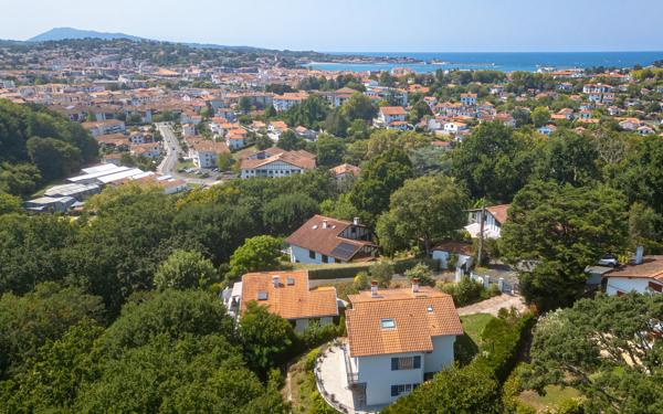 ST JEAN DE LUZ – NUE-PROPRIÉTÉ - 2 SEMAINES DE JOUISSANCE EN ÉTÉ - Maison 200 m2 avec terrain 2500 m2 - Femme 77 ans et Homme 76 ans