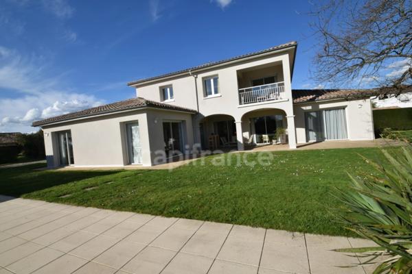 Villa familiale de standing 4 chambres, piscine, pool house, double garage à MARMANDE (47)