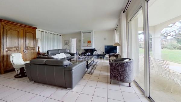 Villa familiale de standing 4 chambres, piscine, pool house, double garage à MARMANDE (47)
