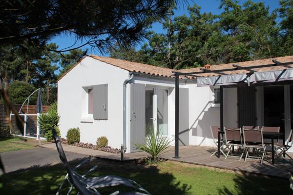 Maison entre mer et forêt avec piscine