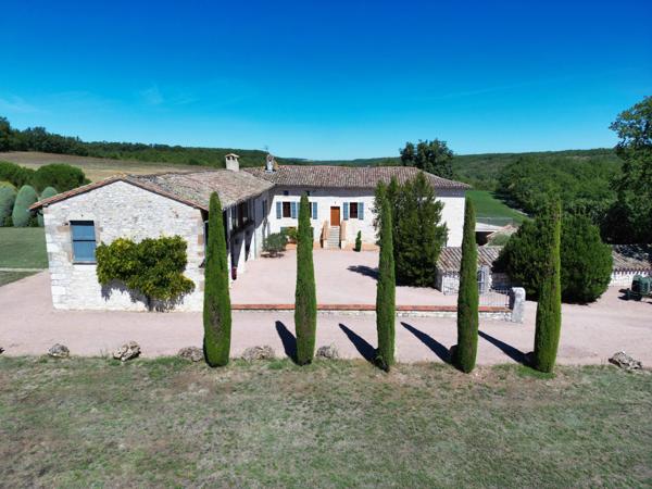 Élégante Ferme en Pierre avec Piscine de 18 m et 17 hectares à proximité de Gaillac