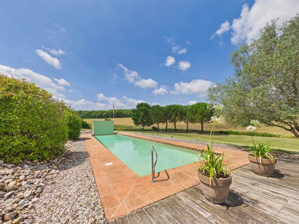 Élégante Ferme en Pierre avec Piscine de 18 m et 17 hectares à proximité de Gaillac