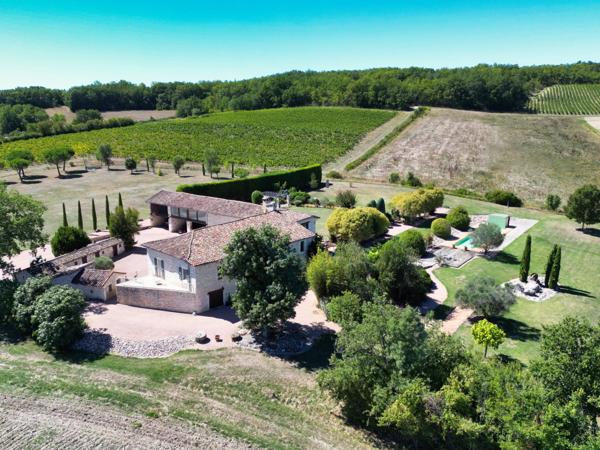 Élégante Ferme en Pierre avec Piscine de 18 m et 17 hectares à proximité de Gaillac