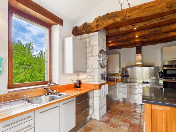 Élégante Ferme en Pierre avec Piscine de 18 m et 17 hectares à proximité de Gaillac
