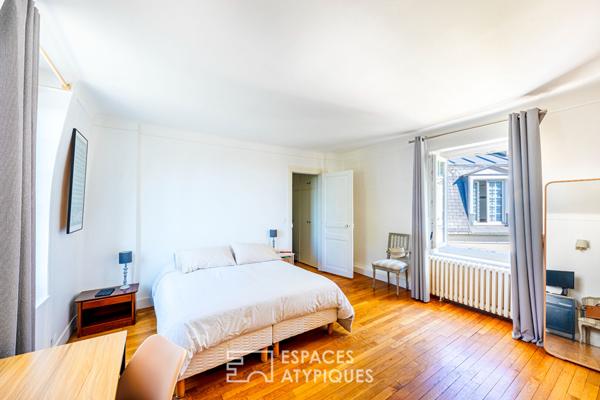 Maison de ville familiale avec grande cour pavée. Montmorency centre