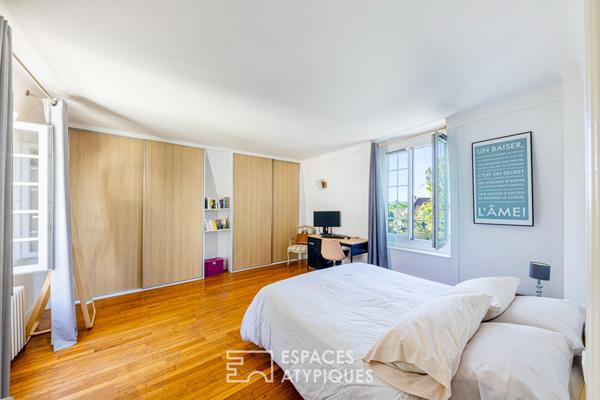 Maison de ville familiale avec grande cour pavée. Montmorency centre