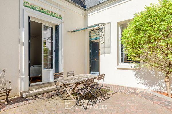 Maison de ville familiale avec grande cour pavée. Montmorency centre