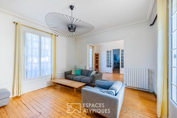 Maison de ville familiale avec grande cour pavée. Montmorency centre