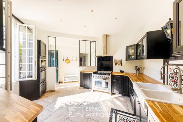 Maison de ville familiale avec grande cour pavée. Montmorency centre