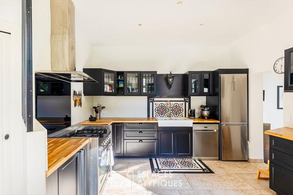 Maison de ville familiale avec grande cour pavée. Montmorency centre