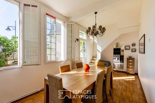 Maison de ville familiale avec grande cour pavée. Montmorency centre