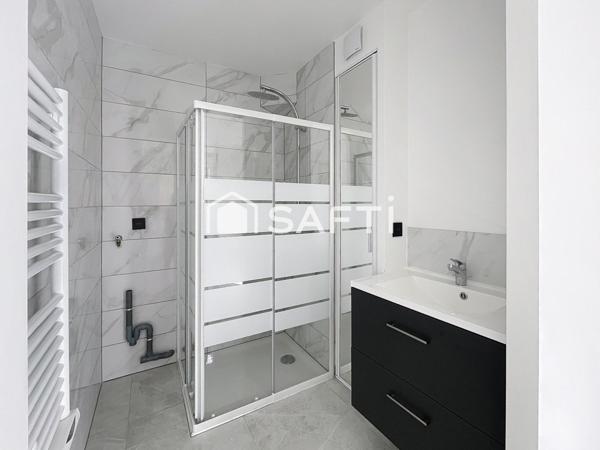 APPARTEMENT LUMINEUX ET PAS CHARGES