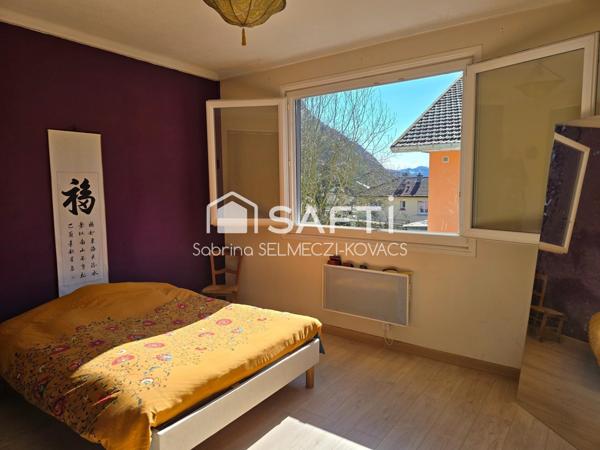 Maison saine et lumineuse, jardin clos arboré