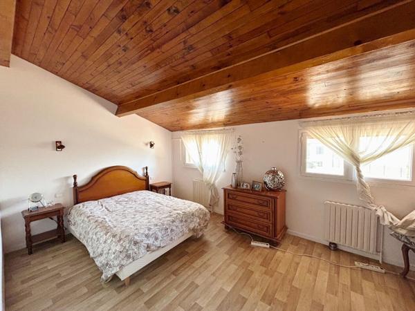 Maison 4 pièce(s) sur sous-sol et 838 m² de terrain.