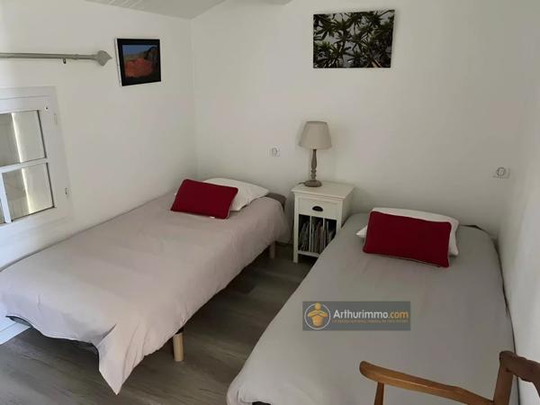 Vente                                                      Maison
                        
                     5 pièces                      90 m2                     à Saint-Jean-de-Monts