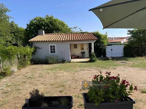 Vente                                                      Maison
                        
                     5 pièces                      90 m2                     à Saint-Jean-de-Monts