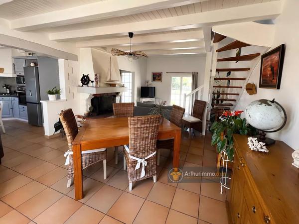 Vente                                                      Maison
                        
                     5 pièces                      90 m2                     à Saint-Jean-de-Monts