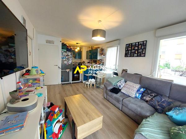 BEZONS _ Appartement 2 pièces récent avec balcon €227 900 ** - Référence 4505