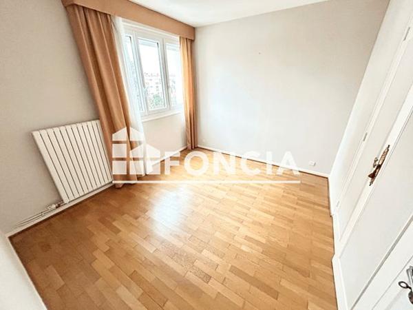 Location Appartement 4 pièces 75.34 m² - 1207 AVENUE DE LA REPUBLIQUE Guilherand-granges 07500