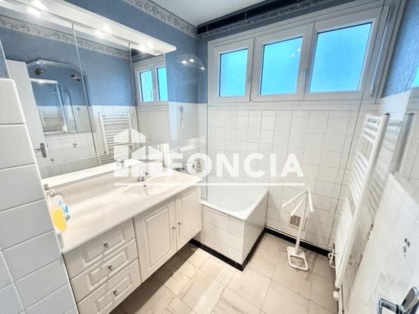 Location Appartement 4 pièces 75.34 m² - 1207 AVENUE DE LA REPUBLIQUE Guilherand-granges 07500