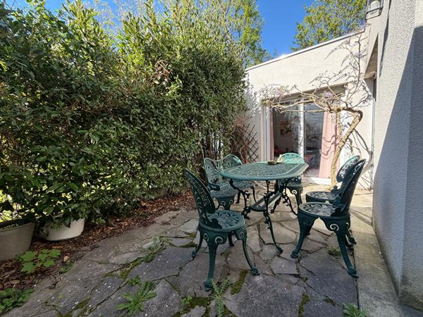 Maison familiale avec double salon, 4 chambres, patio, jardin