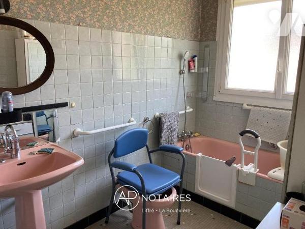 Maison de ville sur 3 niveaux, idéalement implantée dans un quartier recherché de Rennes, sur u...