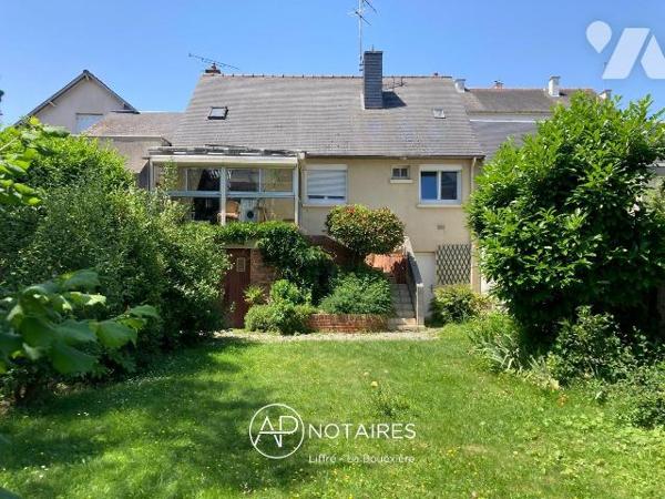 Maison de ville sur 3 niveaux, idéalement implantée dans un quartier recherché de Rennes, sur u...