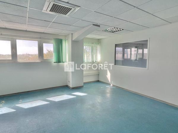 Location bureau Fort-de-France - 183 m² - 4 209 €/mois