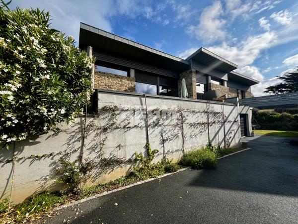 Saint-Malo (35400) Maison contemporaine, 245 m² habitables, Saint-Malo Rothéneuf