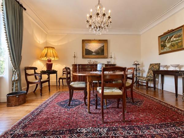 Ensemble de propriété - maison bourgeoise, deuxième logement/bureaux, grange, 1 hectare