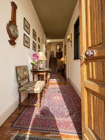 Ensemble de propriété - maison bourgeoise, deuxième logement/bureaux, grange, 1 hectare
