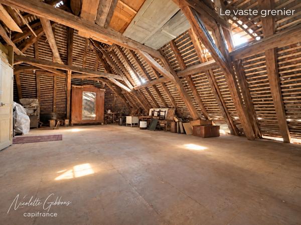 Ensemble de propriété - maison bourgeoise, deuxième logement/bureaux, grange, 1 hectare