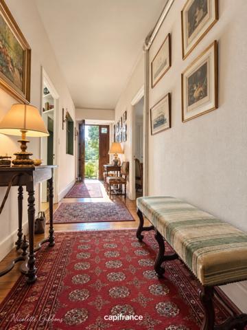 Ensemble de propriété - maison bourgeoise, deuxième logement/bureaux, grange, 1 hectare