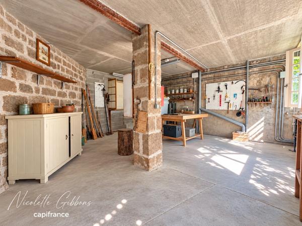 Ensemble de propriété - maison bourgeoise, deuxième logement/bureaux, grange, 1 hectare