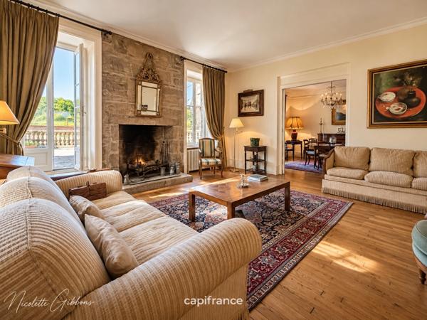 Ensemble de propriété - maison bourgeoise, deuxième logement/bureaux, grange, 1 hectare