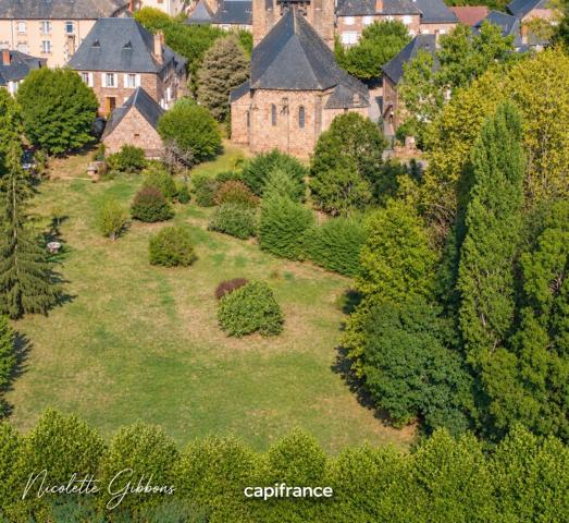 Ensemble de propriété - maison bourgeoise, deuxième logement/bureaux, grange, 1 hectare