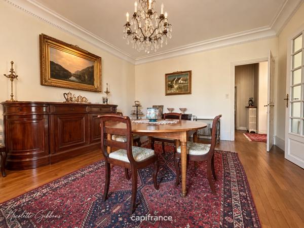 Ensemble de propriété - maison bourgeoise, deuxième logement/bureaux, grange, 1 hectare