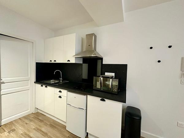STUDIO MEUBLE EN CENTRE-VILLE DE CARCASSONNE
