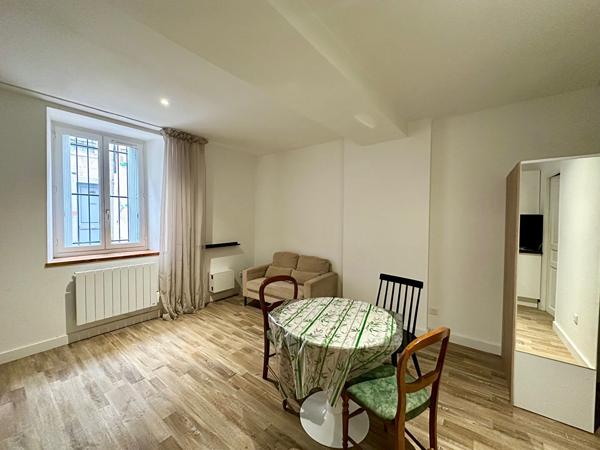STUDIO MEUBLE EN CENTRE-VILLE DE CARCASSONNE