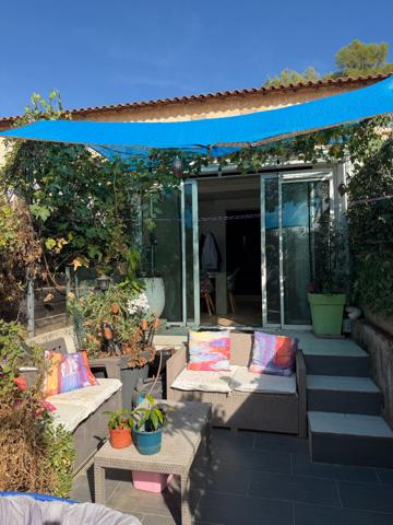 Hyeres Appartement en duplex de53.17 m2 + véranda habitable de 11 m2, 2 chambres et 4 parkings