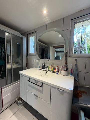 Hyeres Appartement en duplex de53.17 m2 + véranda habitable de 11 m2, 2 chambres et 4 parkings