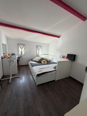 Hyeres Appartement en duplex de53.17 m2 + véranda habitable de 11 m2, 2 chambres et 4 parkings
