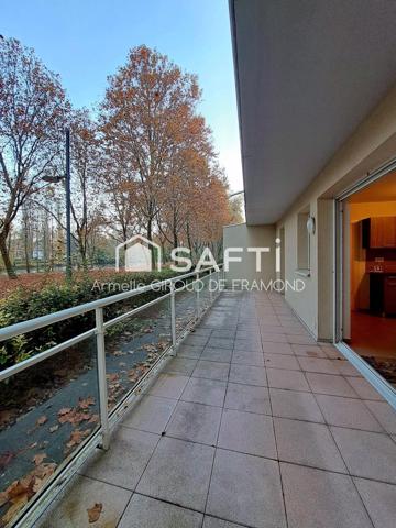 Situé à Mulhouse (68100) bel appartement en rez-de-jardin de 55 m2 dans une résidence de standingde 2014, quartier nouveaux Bassins, calme sans vis-à-vis avec terrasse de 18 m2- vue dégagée sur la nature proche commodités et axes autoroutiers