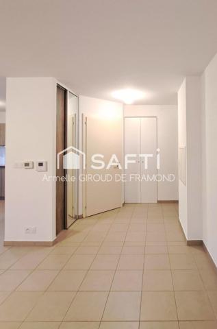 Situé à Mulhouse (68100) bel appartement en rez-de-jardin de 55 m2 dans une résidence de standingde 2014, quartier nouveaux Bassins, calme sans vis-à-vis avec terrasse de 18 m2- vue dégagée sur la nature proche commodités et axes autoroutiers